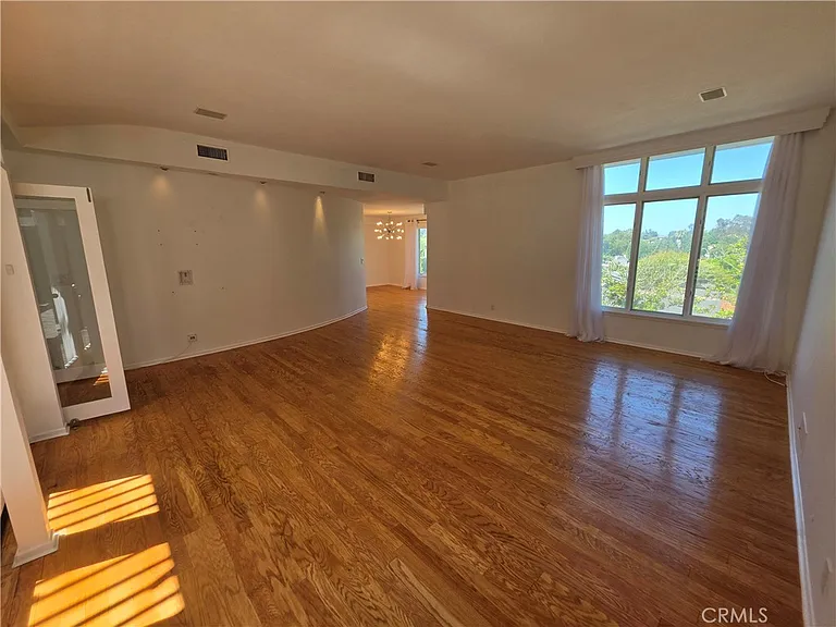 310 S Thurston Ave — Photo 6