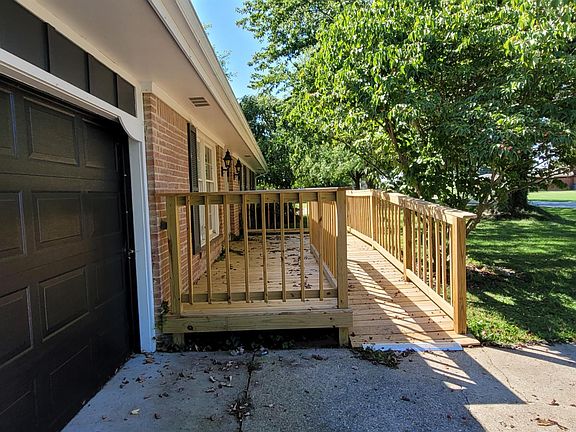 2nd image of 513 Morning Glory Ln