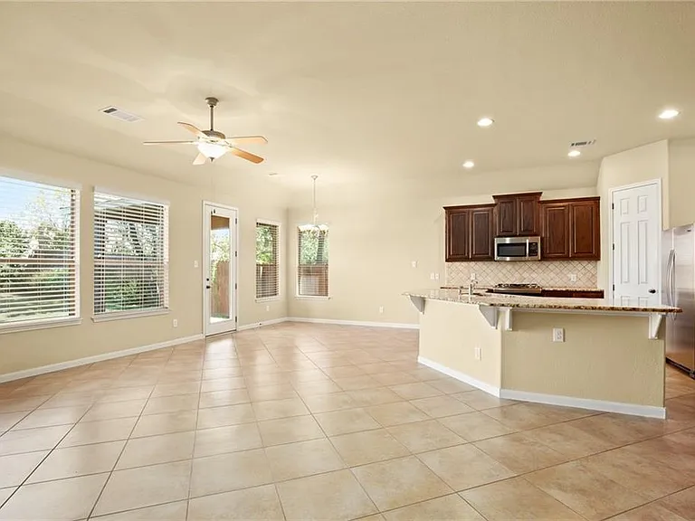 112 W Adelanta Pl — Photo 4