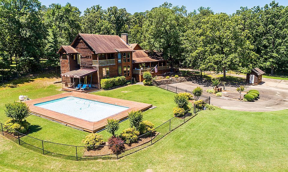 1.6 ACRES WITH POOL