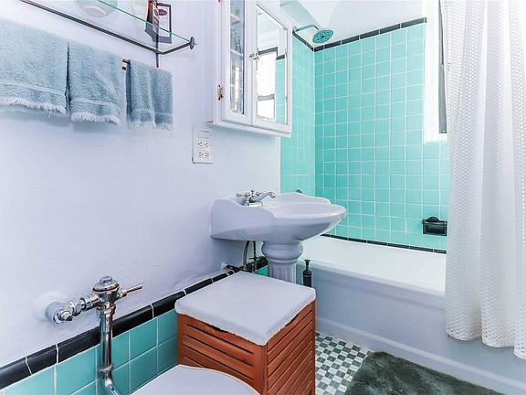4th image of 8380 118th St APT 3D