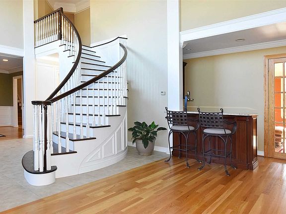 3rd image of 7 Old Bridge Ct