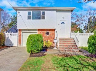 587 Northern Pkwy, Uniondale, NY 11553
