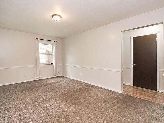 4th image of 25515 Chatworth Dr