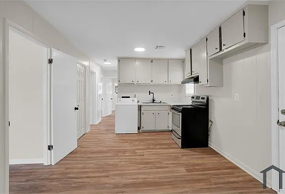 724 Golden Gate Dr — Photo 3