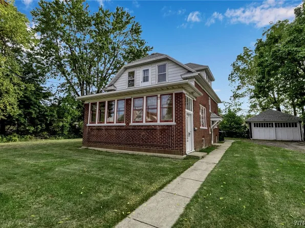 17 Erie Ave, Depew, NY 14043