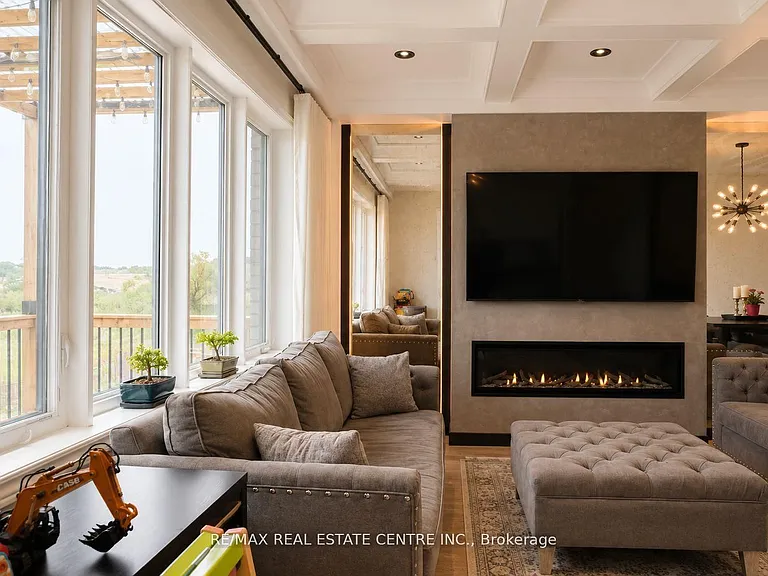 15 Cahill Dr — Photo 7