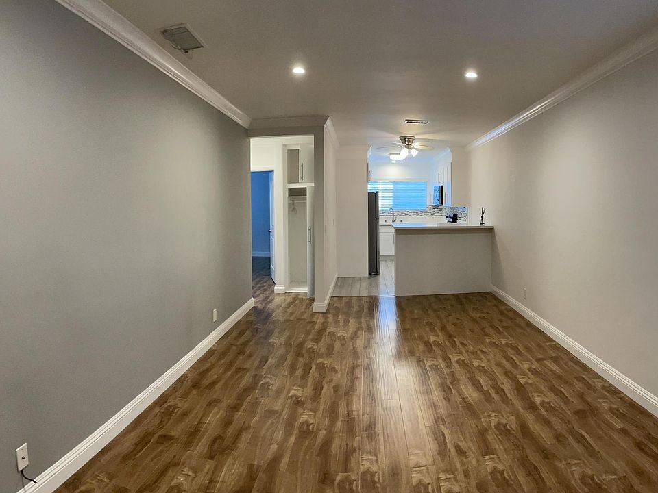 1st image of 11470 Moorpark St #5