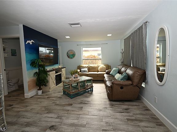 3rd image of 206 Cape Coral Pkwy W