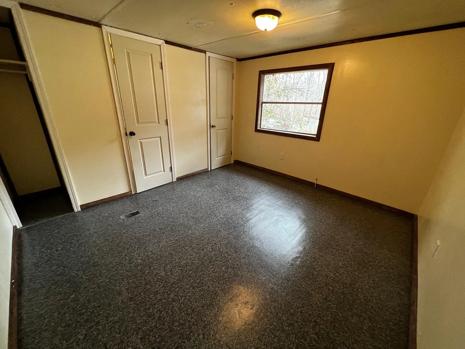 105 Gloria Ln — Photo 4