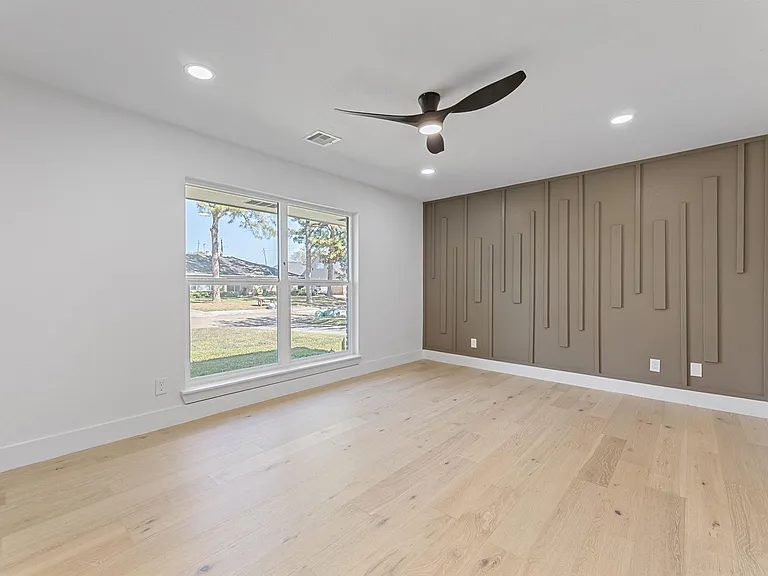 12315 Barryknoll Ln — Photo 4
