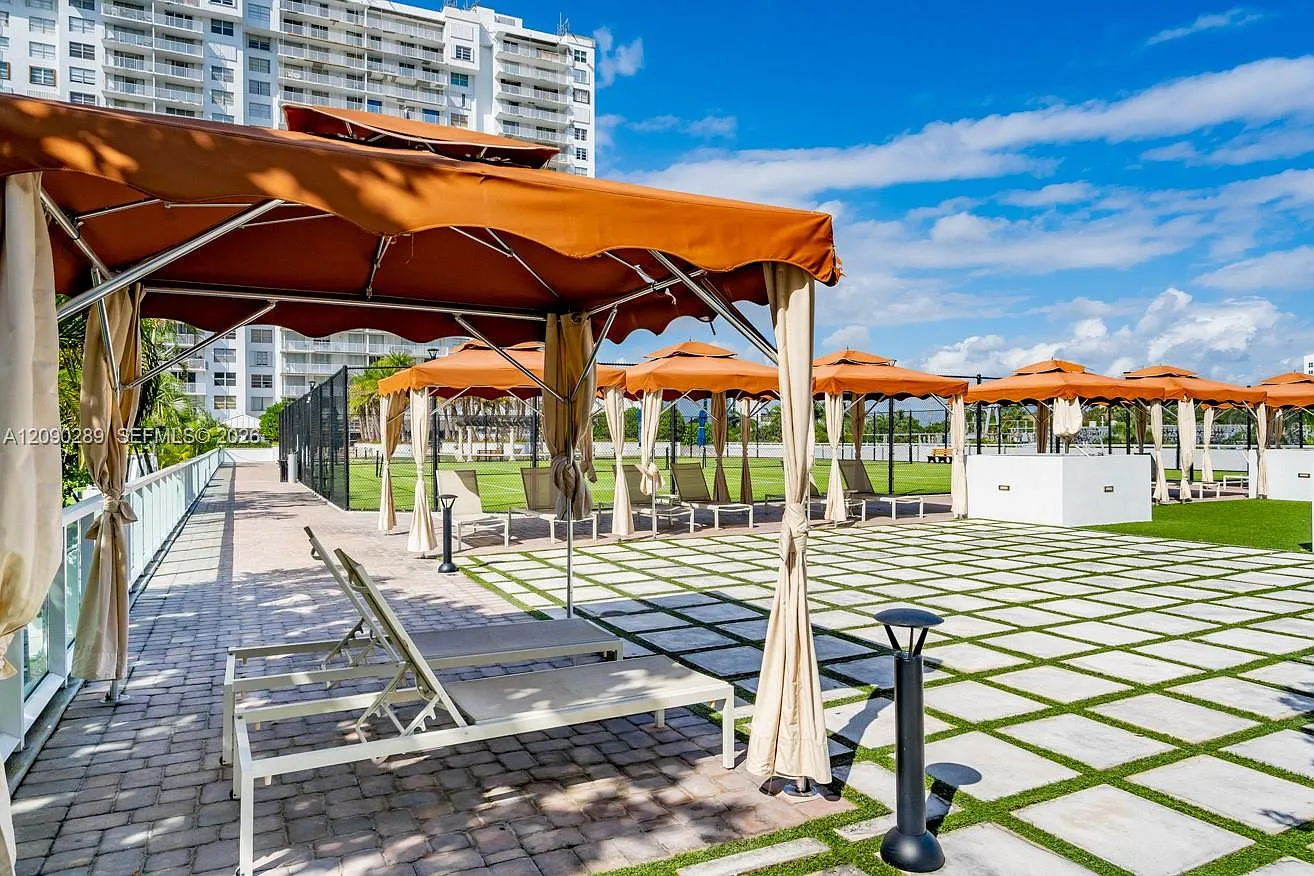 Admirals Port Condo West — Photo 2