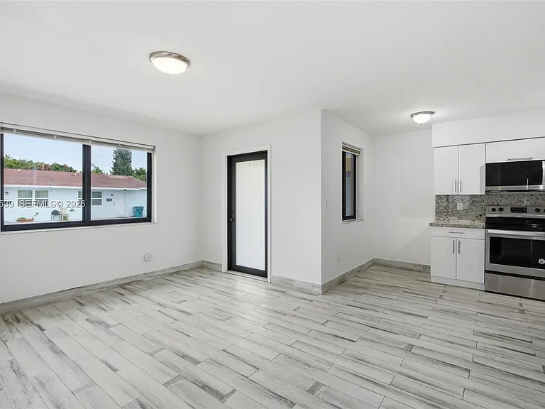 2627 SW 29th Ave #2627 — Photo 3