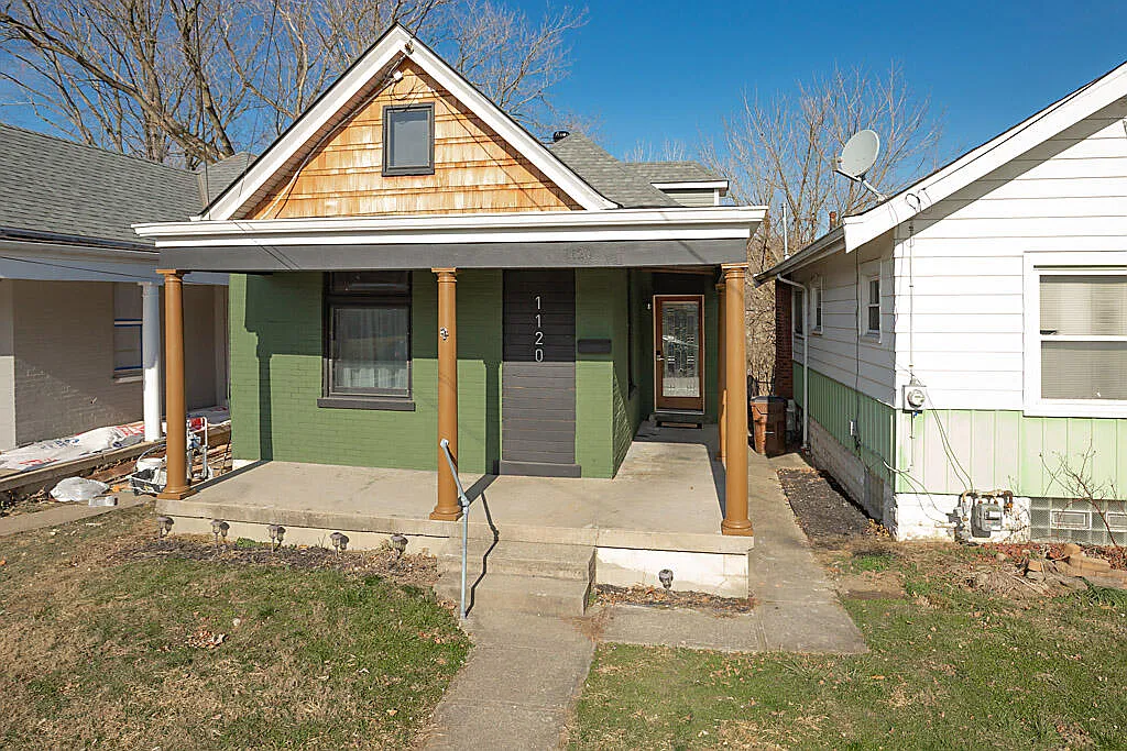 1120 W 33rd St photo 1