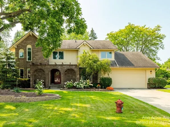 22763 Shadowglen Dr, Farmington Hills, MI 48335