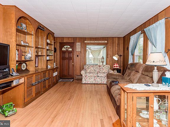 4th image of 3223 Lawsonia Rd