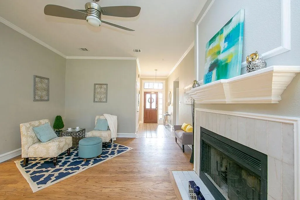 3 bed, 2.0 bath, 1590 sqft, $2,400 — Photo 4