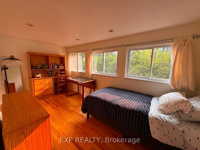 44 Clearview Ave — Photo 8