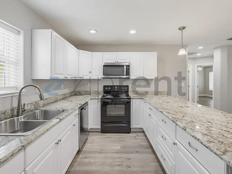 518 E King St — Photo 13