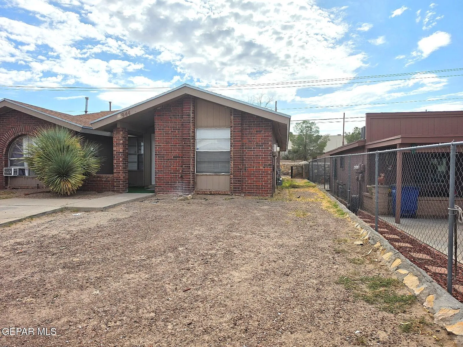 3 bed, 1.5 bath, 1035 sqft, $1,300 — Photo 1