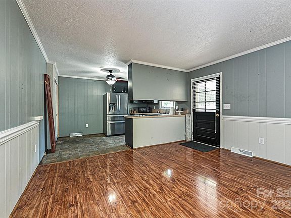 4th image of 267 Buffalo Ave NW