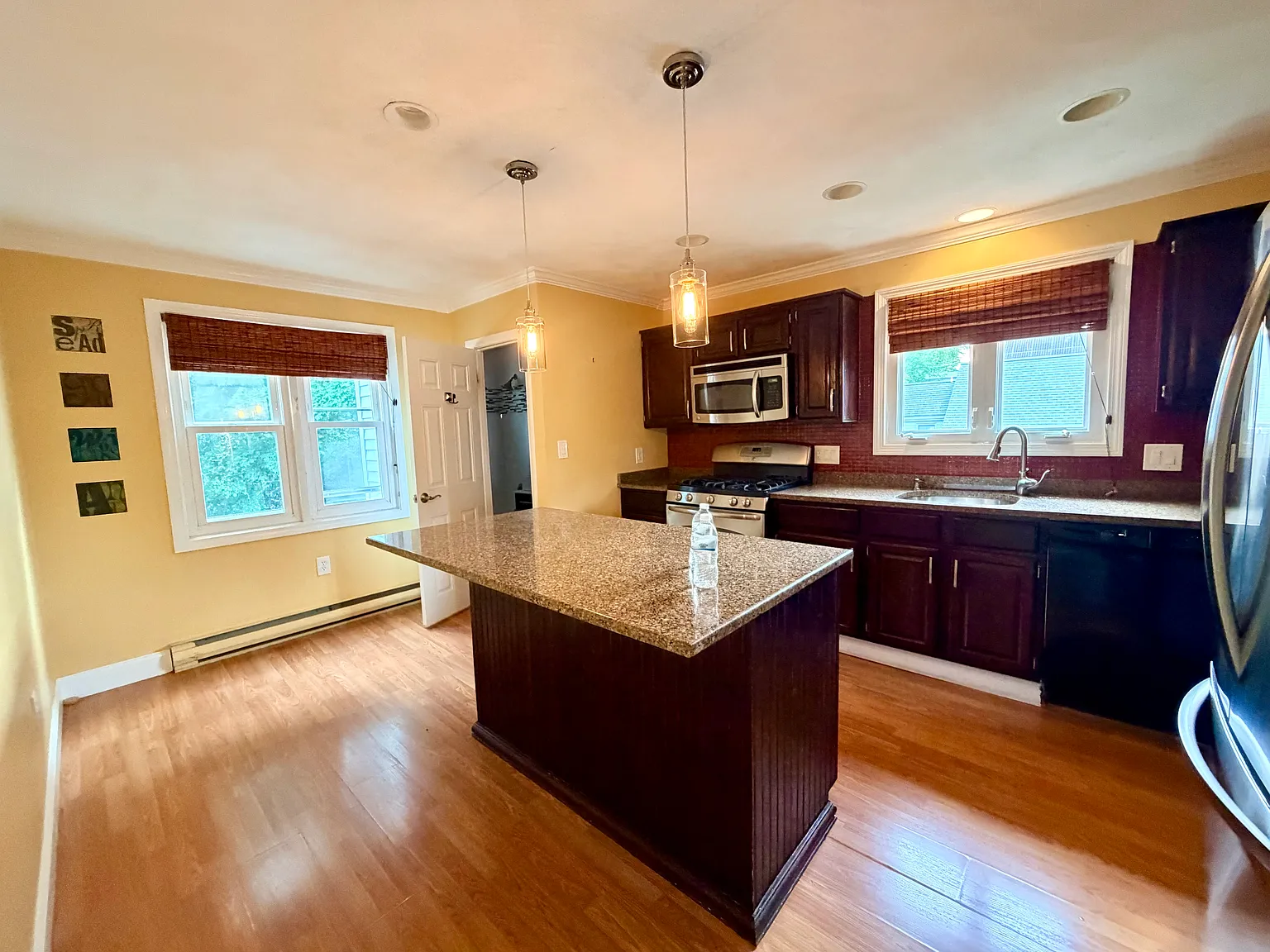 3 bed, 1000 sqft, $2,850 — Photo 1