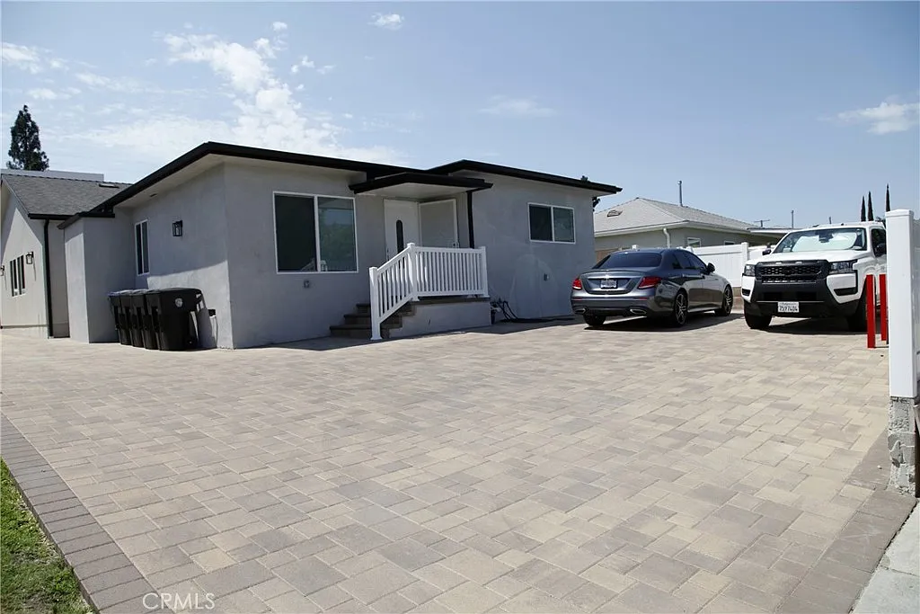 2 bed, 775 sqft, $2,900 — Photo 1