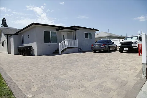 2251 N Catalina St Photo 1