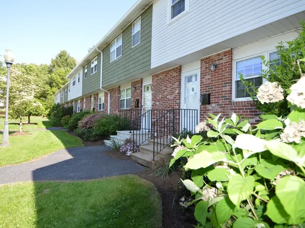 17 Bayberry Cir Unit 17, Millis, MA 02054