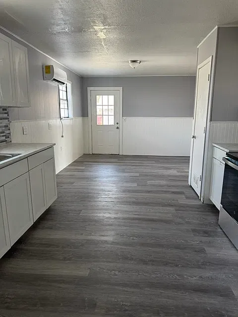 3 bed, 1296 sqft, $975 — Photo 4