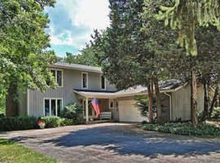 121 Hewes Dr, North Barrington, IL 60010