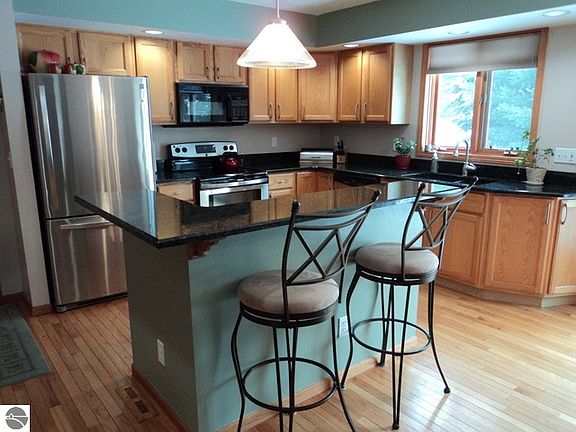2nd image of 3850 SE Burlington Dr