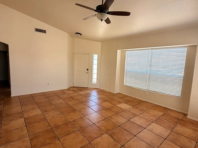 9005 N Lawndale Dr — Photo 9