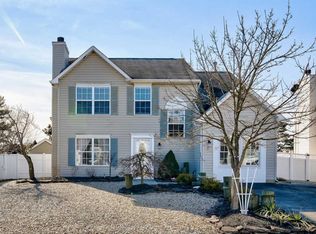 8 W Pier St, Brick, NJ 08723