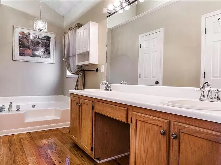 5605 Stewart Woods Dr — Photo 28