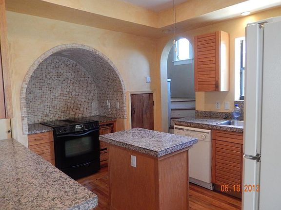 2nd image of 901 35th St
