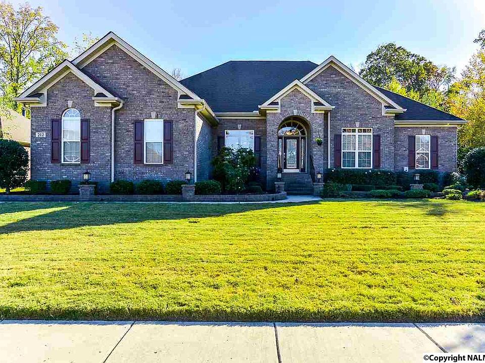 1st image of 212 Bishop Farm Way