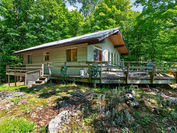20 Porcupine Ln, South Frontenac, ON K0H 1W0