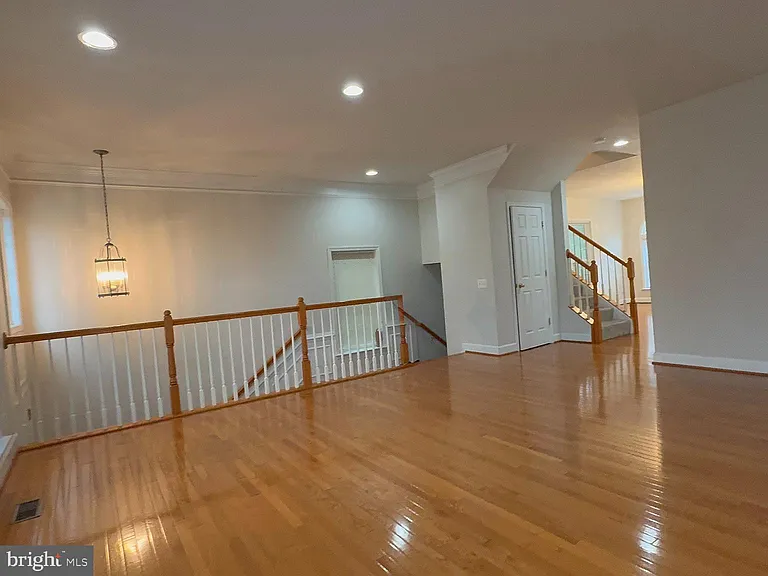 9283 Laurel Ridge Crossing Rd — Photo 2