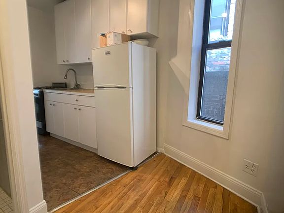4th image of 71 Thompson St APT 4D