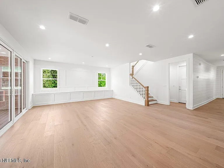 397 Plaza — Photo 15
