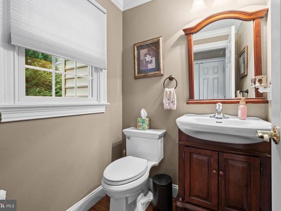 78 N Lakeside Dr W, Medford, NJ 08055