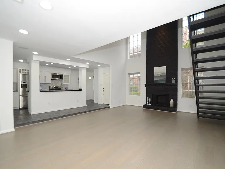5524 Beverlyhill St #2 — Photo 2