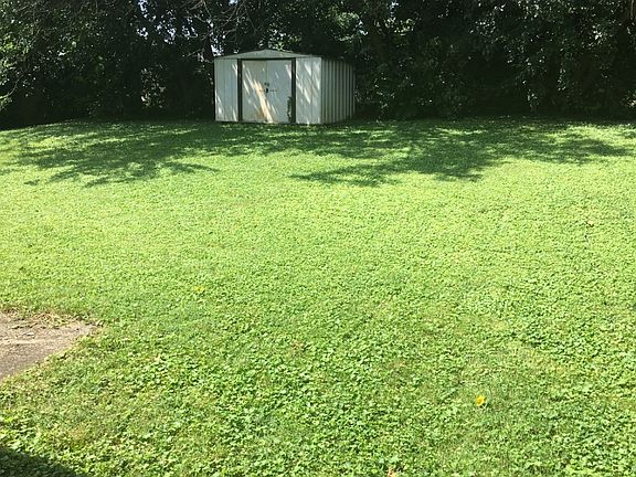 3rd image of 300 Marian Dr