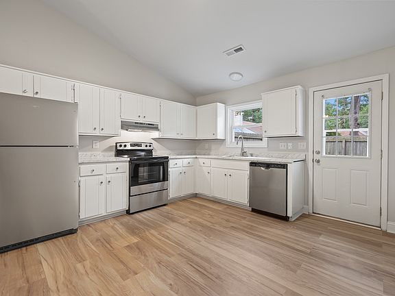 5th image of 111 Corey Cir #111