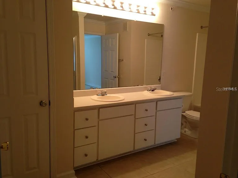 18147 Sterling Gate Cir #18147 — Photo 11