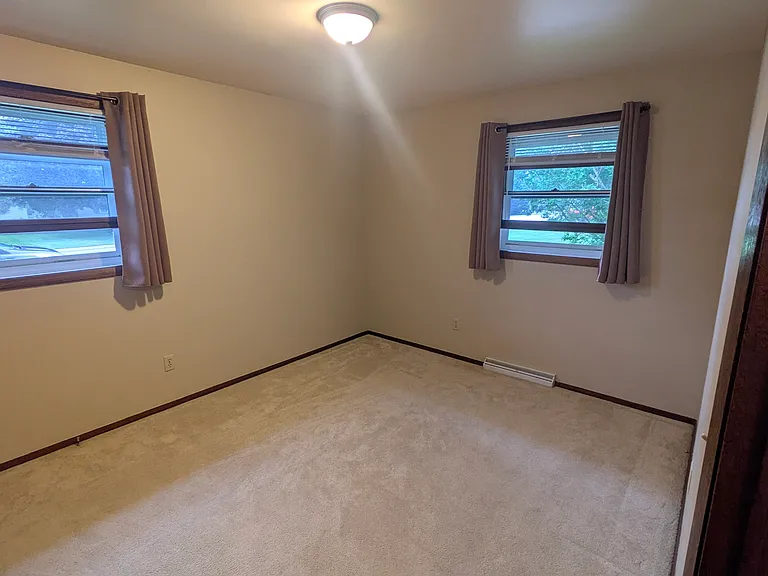 2519 N Taylor Dr — Photo 10