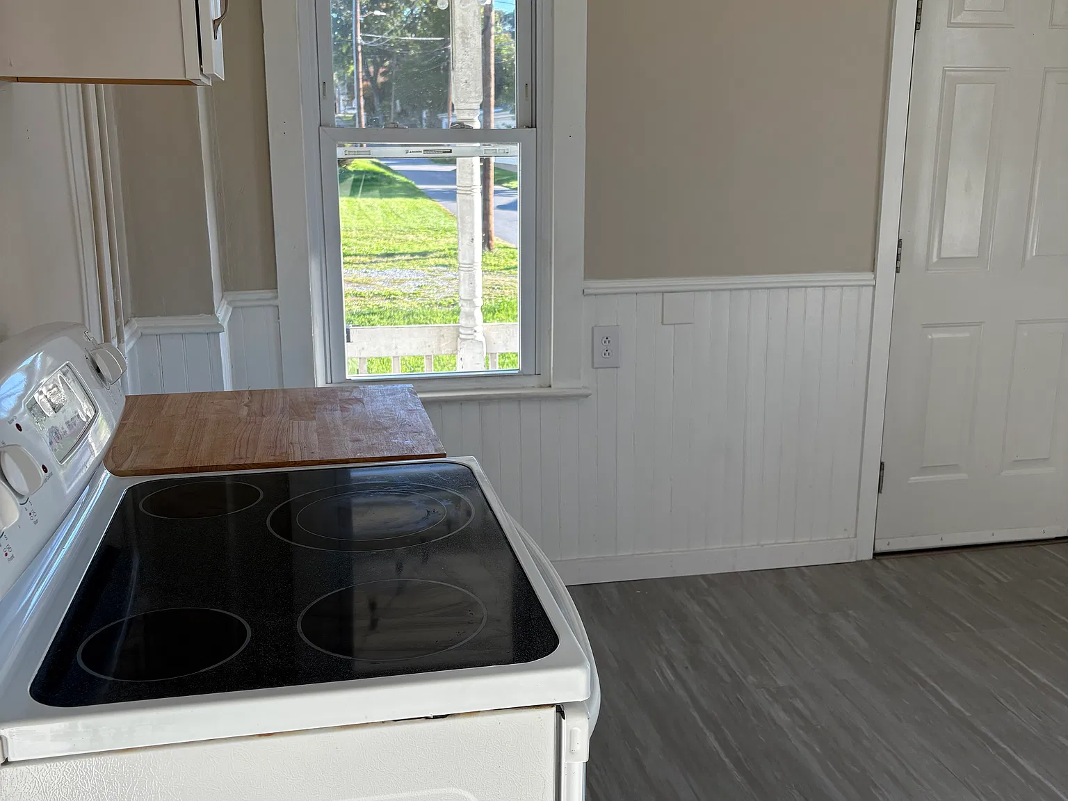 3 bed, 1100 sqft, $1,300 — Photo 2