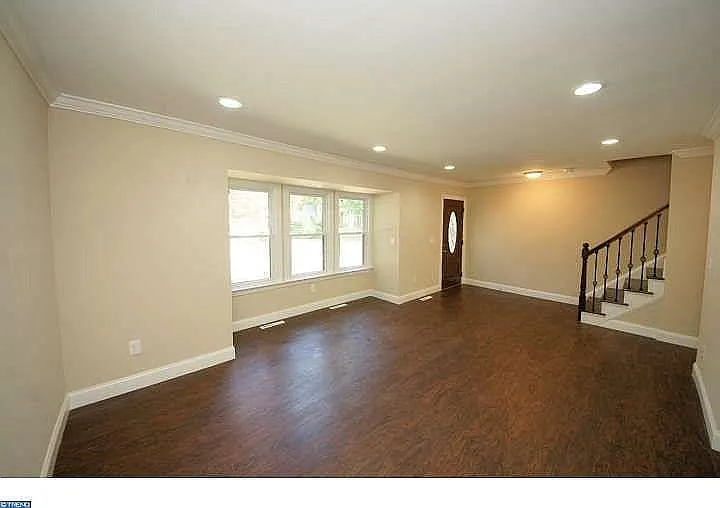 639 Twin Rivers Dr N — Photo 3