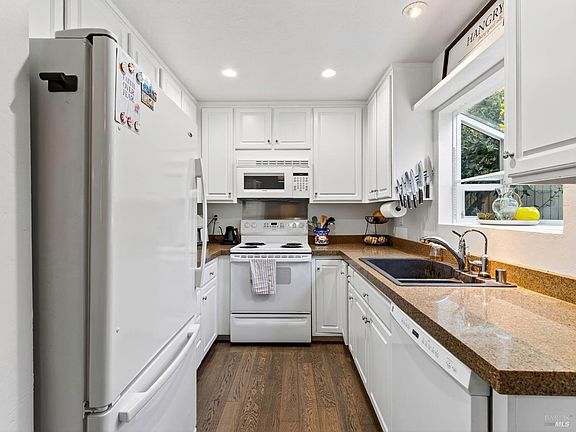 4th image of 2506 Lakeview Drive